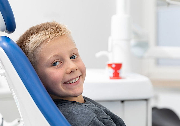 Glückliche Kinderzähne – Zahnarztpraxis Alt & Brandl